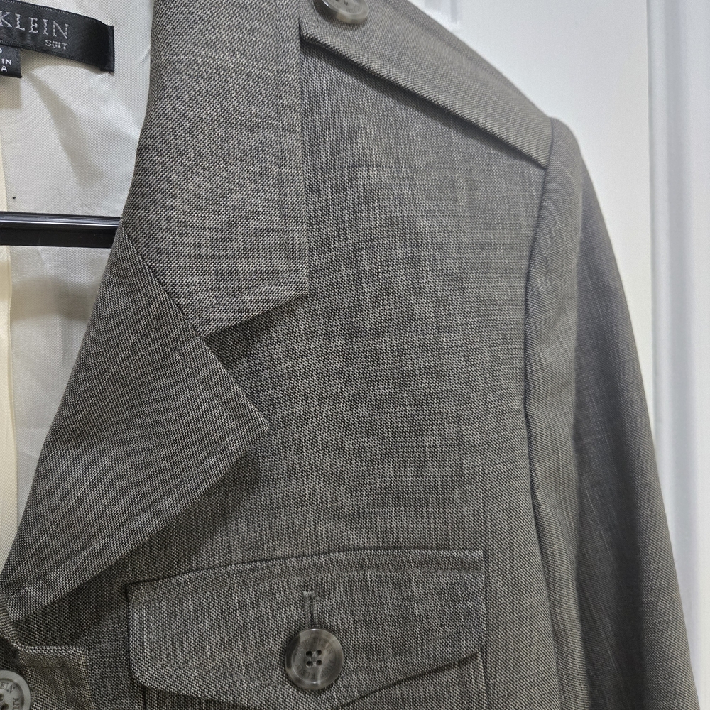 Anne Klein Blazer Charcoal Brown Lined Classic Lapels Epaulettes 12 Petite EUC - Picture 3 of 9